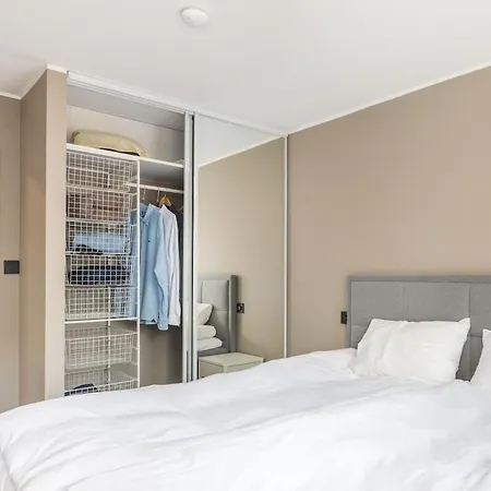 With Stunning View Over Bryggen Leilighet