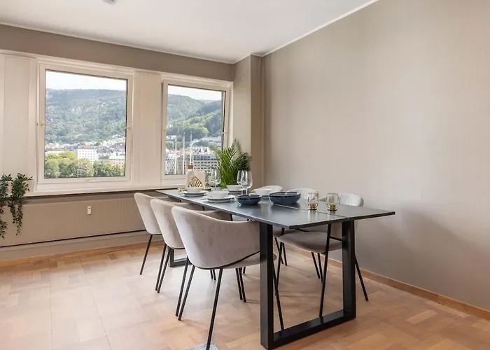 With Stunning View Over Bryggen 卑爾根